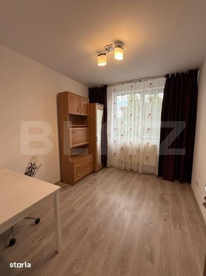 Apartament cu 4 camere semidecomandat în Central