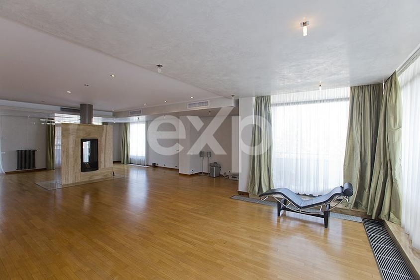 Apartament cu 4 camere decomandat, mobilat în Capitale