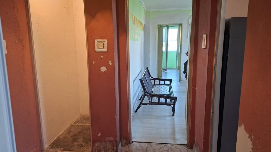 Apartament semidecomandat în Domenii