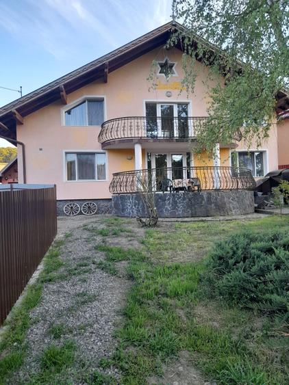 Casă cu 4 camere cu Teren 470 Mp în Bărdești
