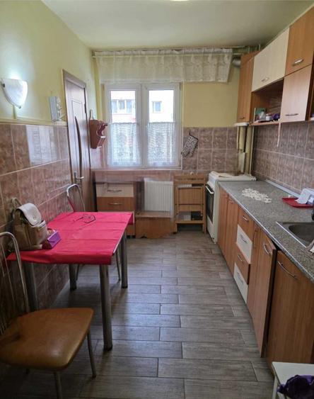 Apartament cu 3 camere semidecomandat în Șagului