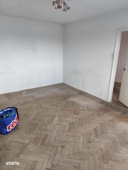 Apartament cu 3 camere în Km 4
