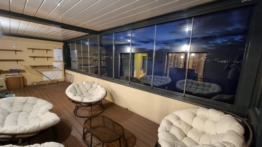 Penthouse cu 5 camere decomandat, mobilat în Central