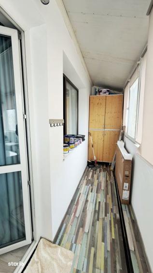 Apartament cu 3 camere semidecomandat, mobilat în Tei