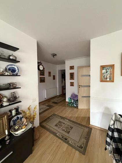 Apartament cu 3 camere în Dămăroaia
