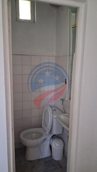 Casă individuală cu 7 camere cu Canalizare în Ultracentral