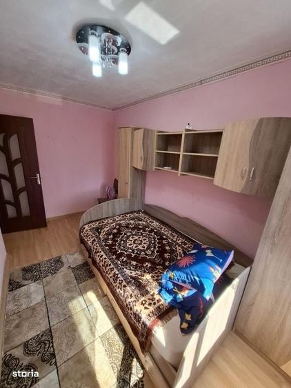 Apartament cu 3 camere în Ișalnița