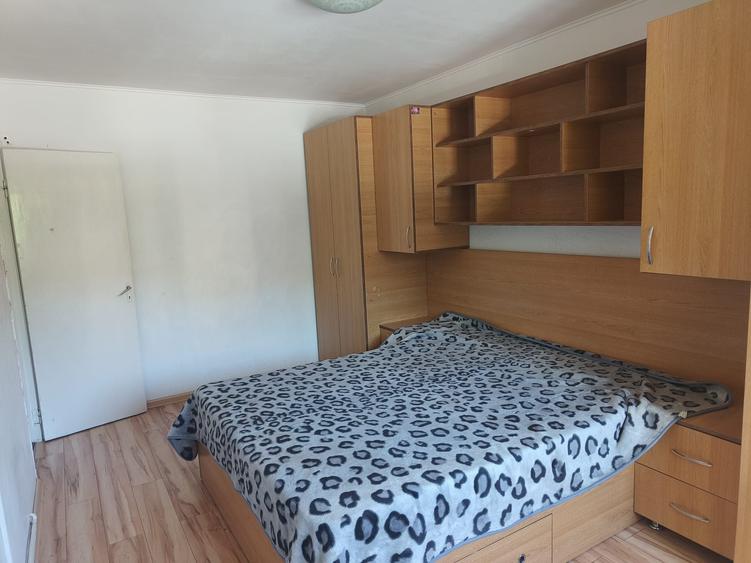 Apartament cu 2 camere decomandat în Tractorul