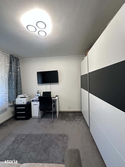 Apartament cu 3 camere decomandat în Micro 17