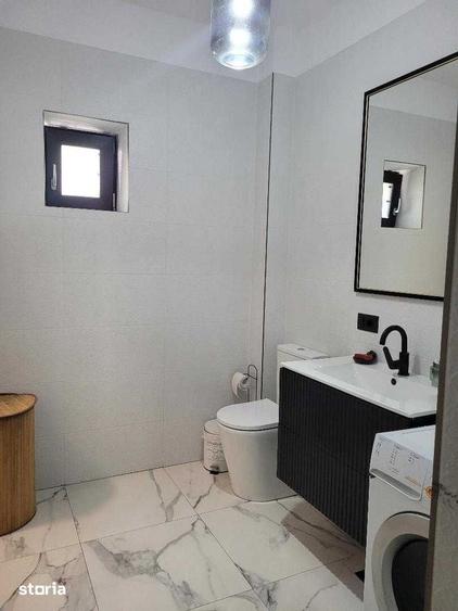 Casă cu 5 camere cu Teren 385 Mp în Central