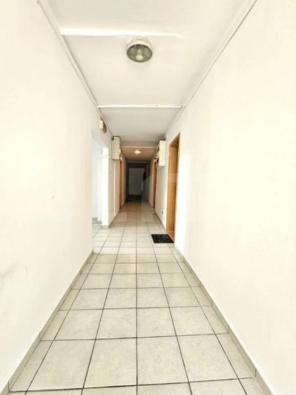 Apartament cu 5 camere decomandat în Complex Studențesc
