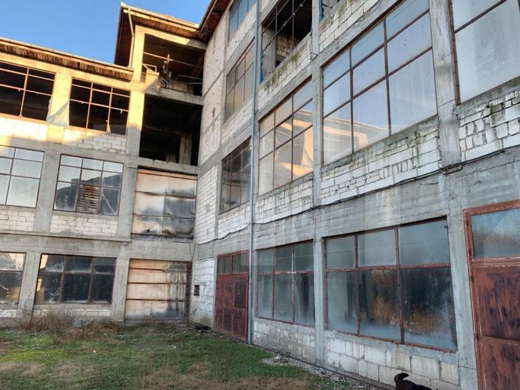 Spațiu industrial, de 6,802 mp, în Fabric