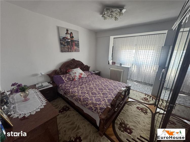 Apartament cu 3 camere decomandat în Cetate