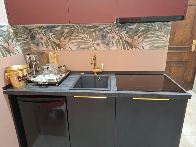 Apartament cu 3 camere semidecomandat, mobilat în Ultracentral