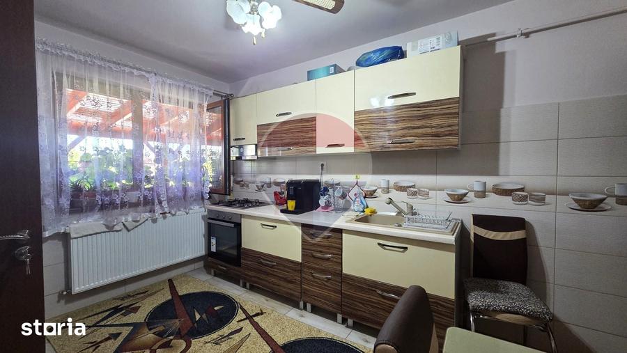 Casă cu 7 camere cu Teren 1400 Mp în Brâncovenești
