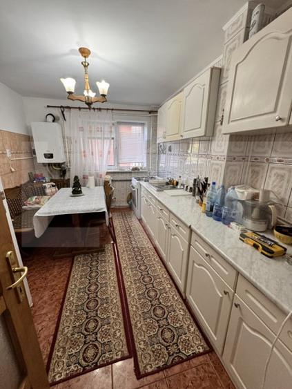 Apartament cu 4 camere decomandat în Central