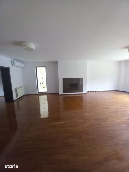 Casă cu 7 camere cu Teren 750 Mp în Cișmigiu