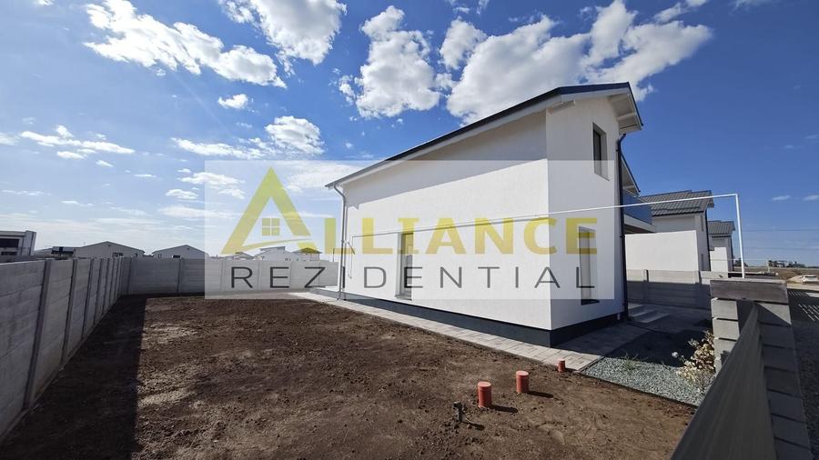 Casă individuală cu 4 camere cu Canalizare în Berceni