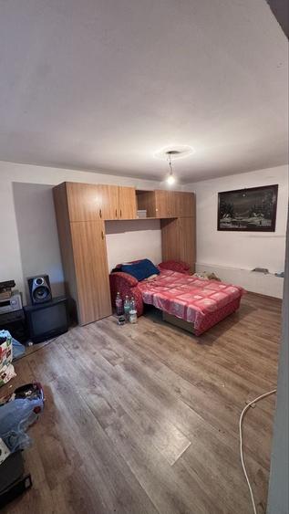 Casă cu 3 camere în Romanești