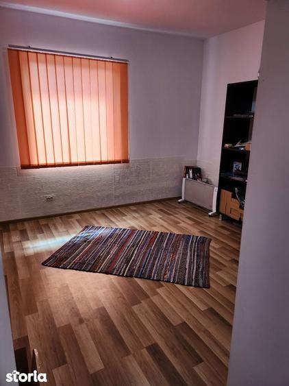 Casă cu 9 camere cu Teren 260 Mp în Central