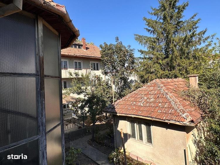 Casă cu 4 camere în Central