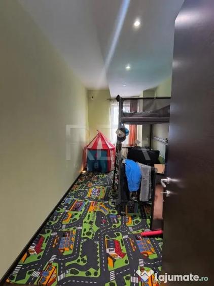 Apartament cu 3 camere semidecomandat în Pajura