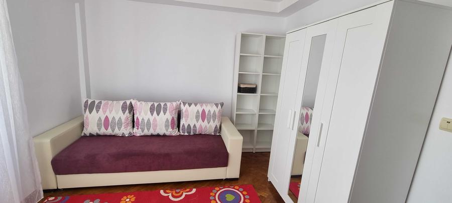 Apartament cu 3 camere decomandat, mobilat în Tudor