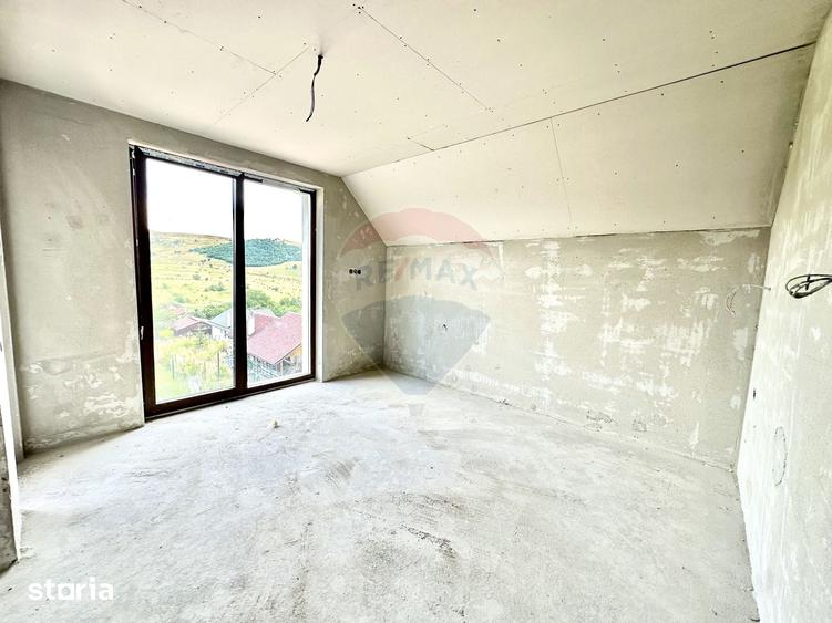 Casă cu 5 camere cu Teren 900 Mp în Ciurila