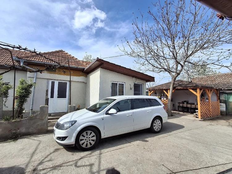 Casă cu 3 camere cu Teren 1500 Mp în Dâmbovița