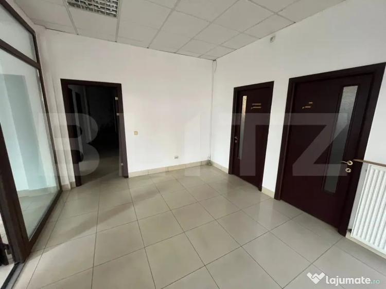 Spațiu comercial, de 586 mp, în Micro 11