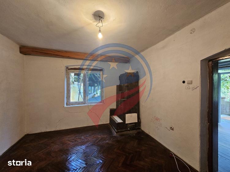 Casă cu 4 camere cu Teren 1963 Mp în Central