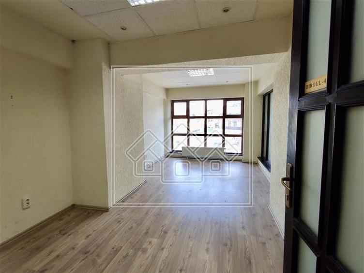 Birou, de 232 mp, în Turnișor