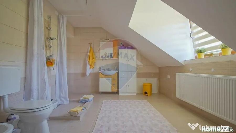 Casă cu 10 camere cu Teren 2789 Mp în Glăjărie