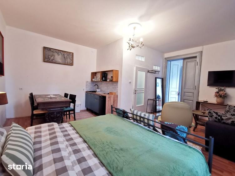 Casă cu 6 camere cu Teren 1200 Mp în Gruia