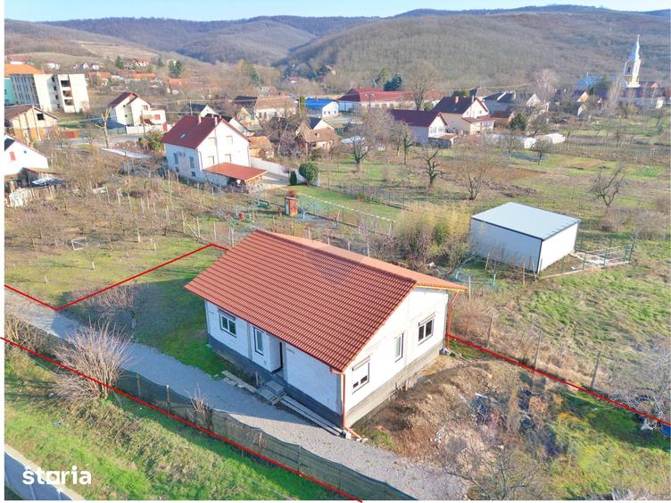 Casă cu 3 camere cu Teren 1237 Mp în Ghioroc