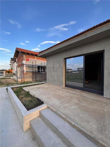 Duplex cu 3 camere cu Canalizare în Moșnița Nouă
