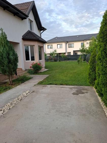 Apartament cu 4 camere decomandat în Corbeanca