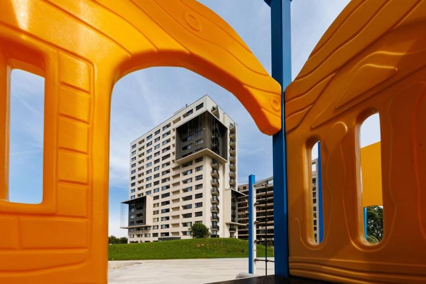 Apartament cu 3 camere decomandat, mobilat în Torontalului