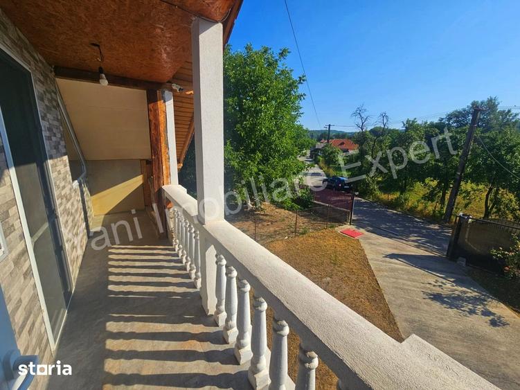 Casă cu 6 camere cu Teren 1289 Mp în Țițești