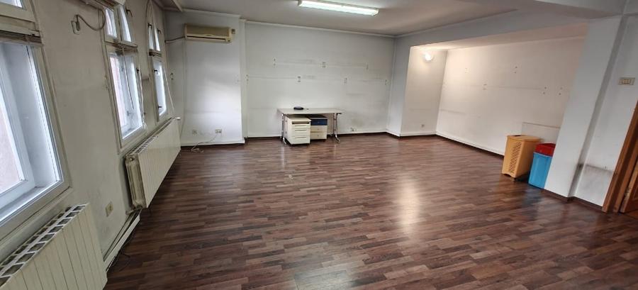 Casă individuală cu 5 camere cu Canalizare în Doamna Ghica