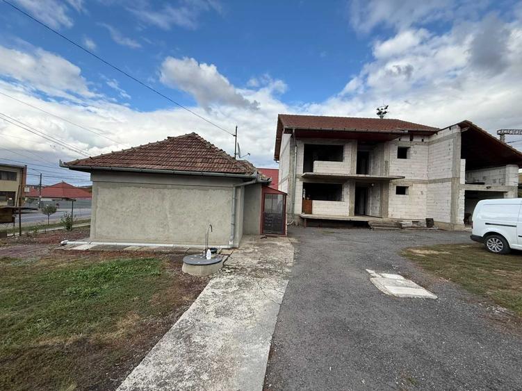 Casă cu 4 camere în Apahida