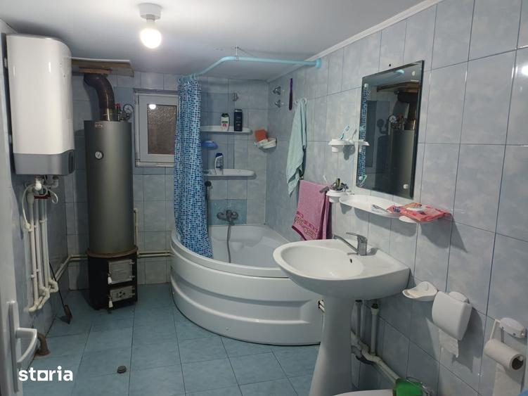 Casă cu 5 camere cu Teren 10000 Mp în Mihai Eminescu