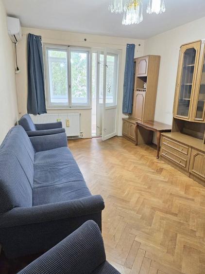Apartament cu 3 camere decomandat, mobilat în Piața Centrală