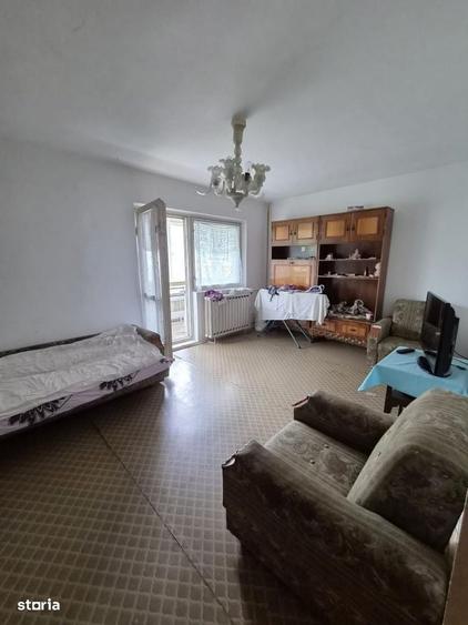 Apartament cu 3 camere decomandat în Aviației