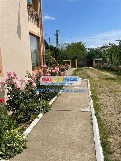 Casă cu 5 camere cu Teren 3190 Mp în Răcari