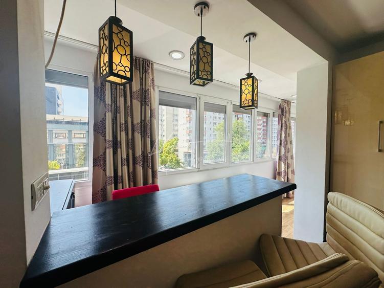 Apartament cu 3 camere semidecomandat, mobilat în Victoriei