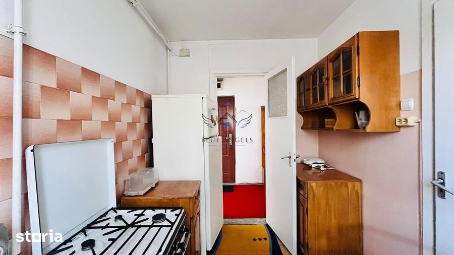 Apartament cu 3 camere semidecomandat în Florilor