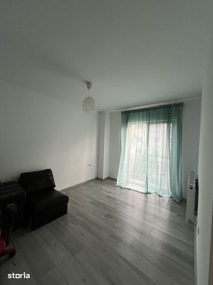 Apartament cu 3 camere decomandat în Exterior Vest