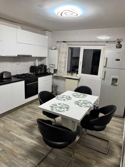 Apartament cu 3 camere decomandat în Drumul Carului