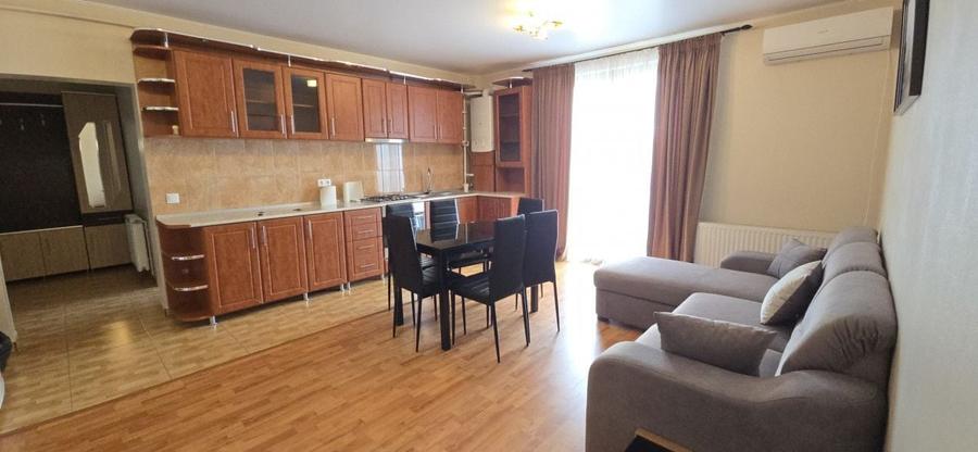 Apartament cu 3 camere decomandat, mobilat în Carpați 2